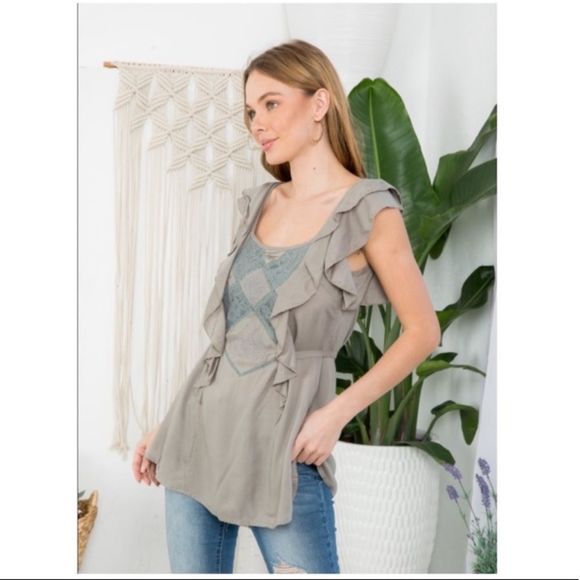 NEW Ryu Ruffles and Lace Top - Picture 8 of 8